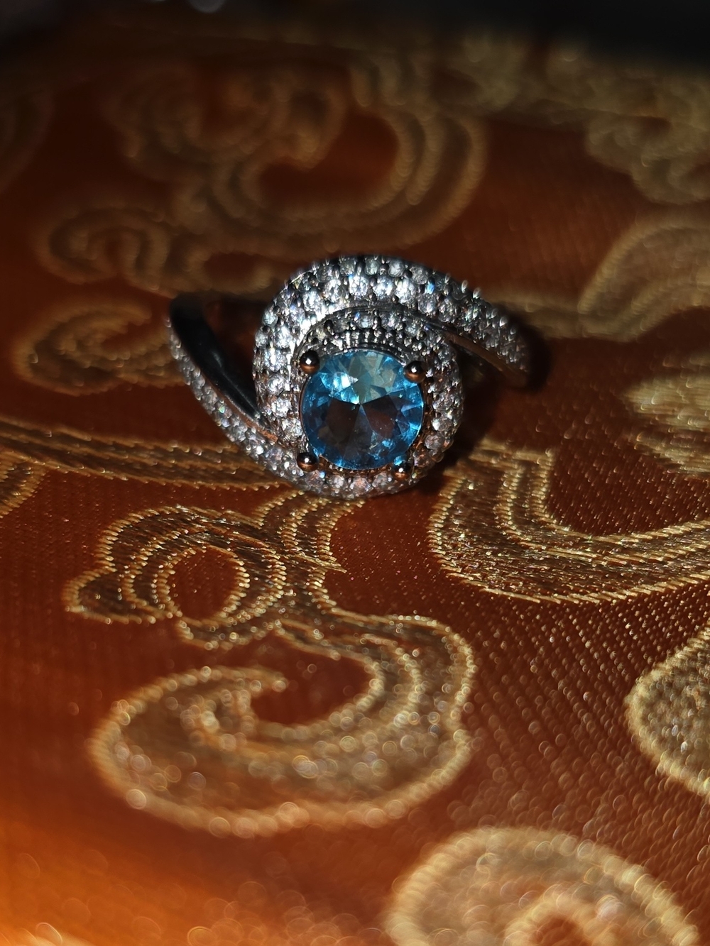 NWOT Blue Swirl Adjustable Cocktail Ring - Silver Tone Radiant Statement Fashion